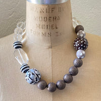 Abstract Queen Mum Choker Necklace