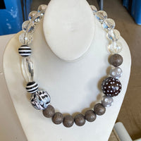 Abstract Queen Mum Choker Necklace