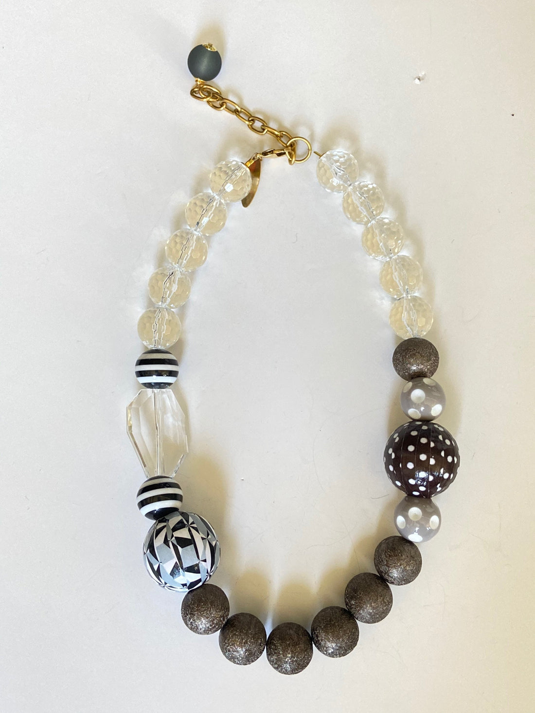 Abstract Queen Mum Choker Necklace