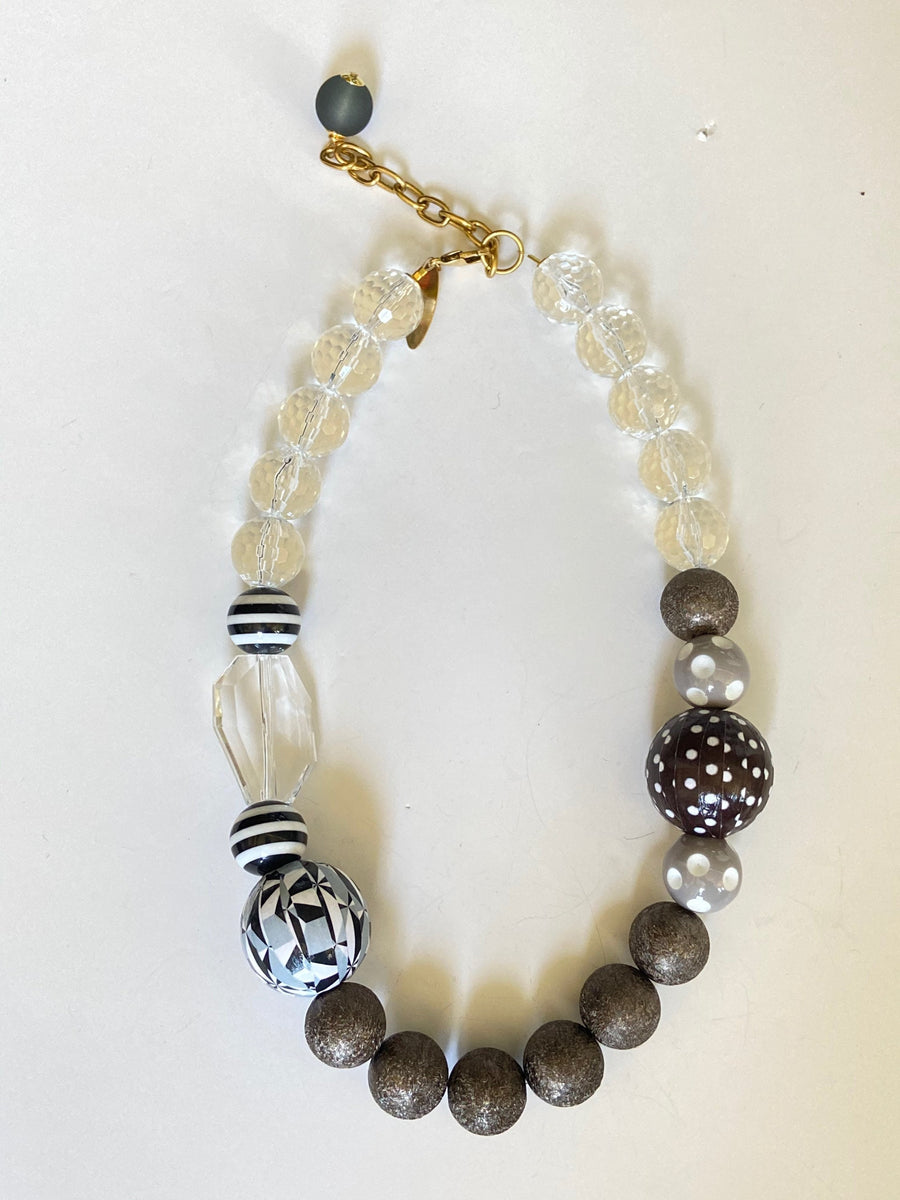 Abstract Queen Mum Choker Necklace