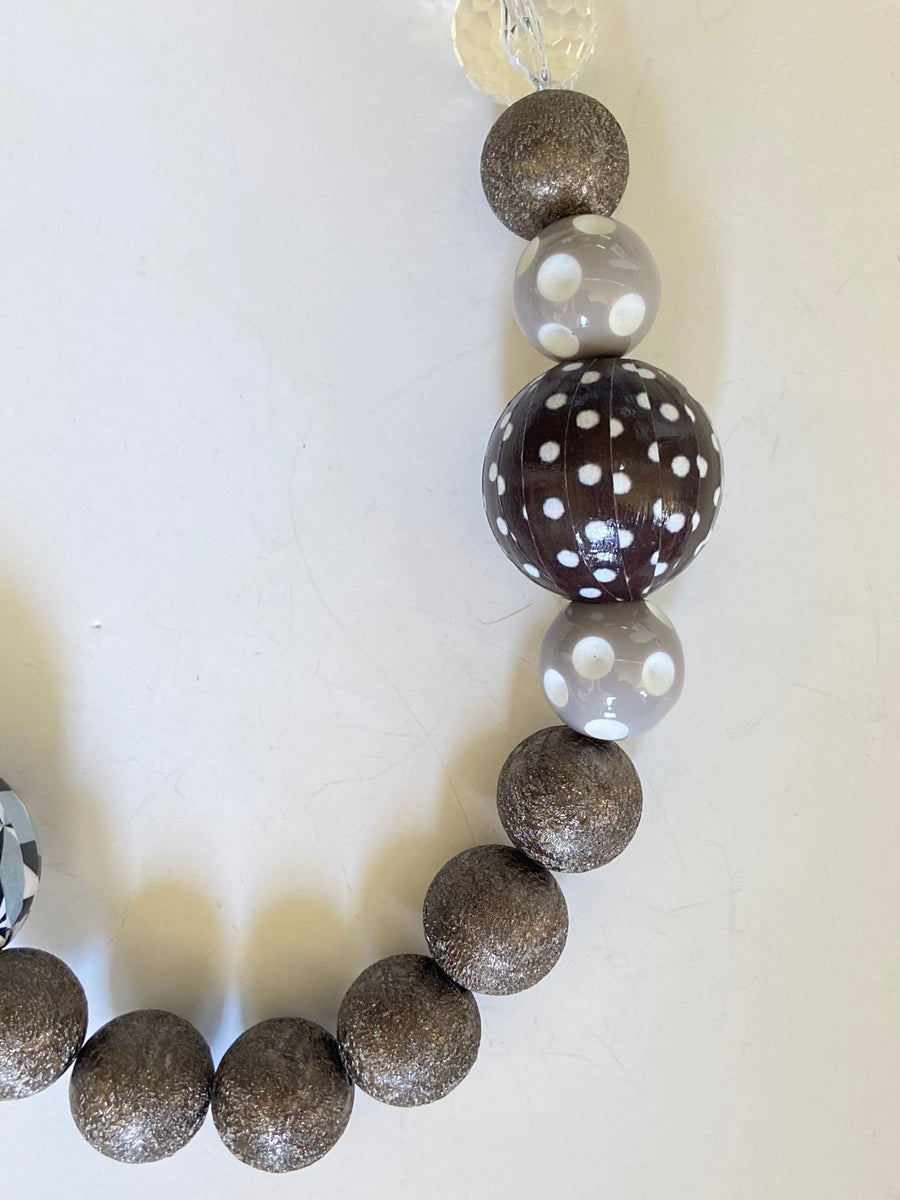 Abstract Queen Mum Choker Necklace