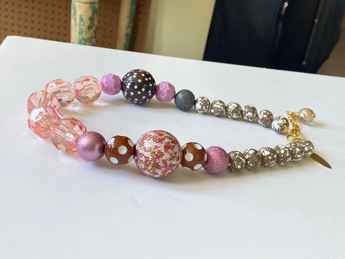 Queen Mum Boardwalk Choker Necklace
