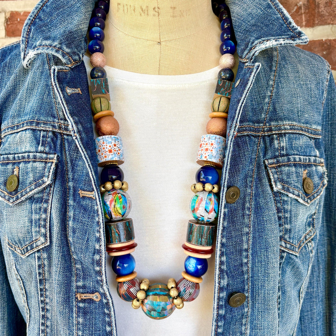 Newsworthy Long Queen Mum Necklace